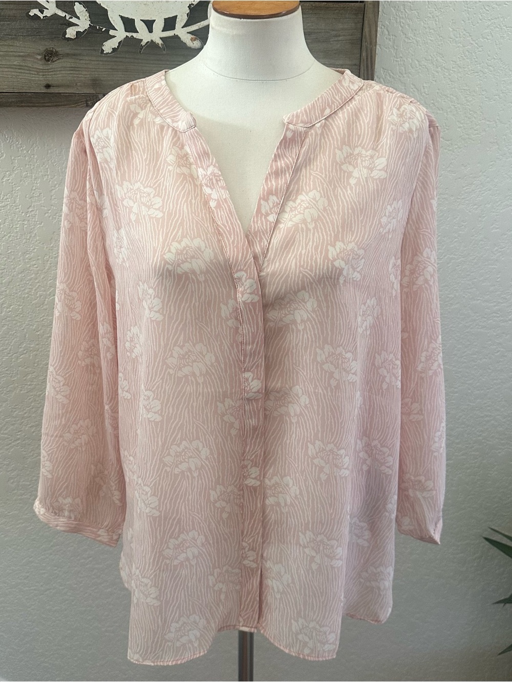 Stitch Fix NYDJ Women's‎ Pink Semi sheer Floral Pintuck Blouse size large NWT